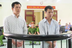 Hai tên cướp tiệm vàng táo tợn bị phạt 39 năm tù