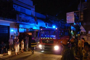 Cháy nhà một cụ bà được giải cứu