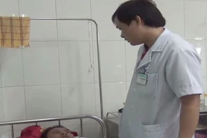 Bắt giữ kẻ dùng dao đâm công an viên