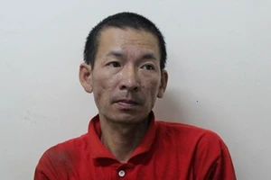 Bắt giữ con trai dùng dao chém vào đầu mẹ