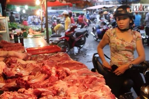 Người nội trợ tự bảo vệ mình trước thịt heo nhiễm độc