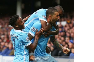 Everton 0-2 Man City: Màu xanh thành Man chiếm ngôi đầu bảng