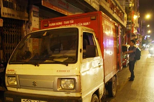 Bắt xe tải chở nhiều thùng mỹ phẩm không rõ nguồn gốc