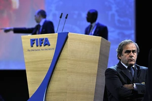 Platini 'dằn mặt' các ứng viên chủ tịch FIFA