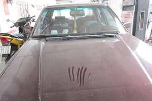 Clip bụi bay 'mù trời' trên Xa lộ Hà Nội 