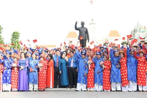 Ngày hạnh phúc của 100 đôi uyên ương