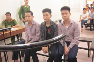 Thiếu tiền ăn chơi, rủ nhau đi cướp