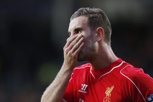 Đội trưởng Liverpool nghỉ hai tháng vì bị gãy bàn chân