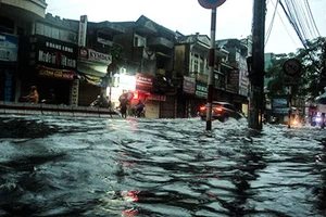 Lần đầu tiên trung tâm TP. Hải Phòng ngập lụt do mưa kéo dài