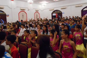 Trẻ em nghèo ‘Vui Hội trăng rằm’