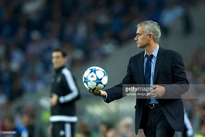 Porto 2-1Chelsea: Mourinho thất bại đau đớn ngày trở về