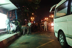 Nam thanh niên đánh giày gục chết cạnh trạm dừng chân xe buýt