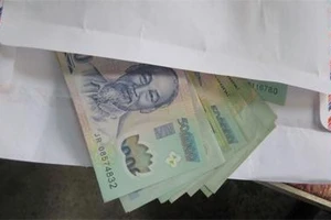 Y bác sĩ Bệnh viện Bình Chánh nộp lại 433 triệu tiền quà tặng