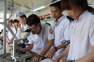 Tốt nghiệp THCS đi học nghề được miễn học phí