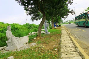 Vườn tượng danh nhân ở làng đại học