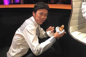 Ca sĩ Đàm Vĩnh Hưng tung ảnh hậu trường Hoài Linh