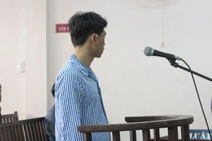 Cướp điện thoại 'cùi bắp' lãnh bốn năm sáu tháng tù