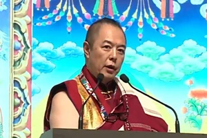 Sau bê bối đời tư, 'Hoàng A Mã' quy y cửa Phật