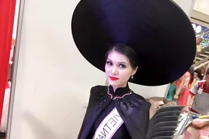 Hồ Thị Oanh Yến đăng quang Hoa hậu Thế giới toàn cầu 2015