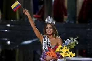 Hoa hậu 'hụt' lên tiếng sau sự cố trao nhầm vương miện