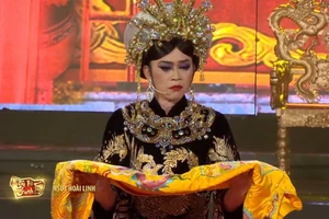 Hoài Linh hóa thân vào vai Thái hậu Dương Vân Nga