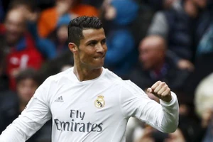 Zindane khen lấy khen để Ronaldo