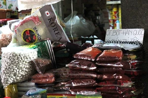 Chợ nước ngoài ở Sài Gòn - Kỳ 4: Thưởng thức kim chi tại chợ Hàn