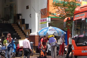 Cấm xe khách dừng, đỗ trên các tuyến 'nóng' về xe 'dù'