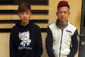 Thiếu nữ bị bạn trai ném từ tầng cao xuống đất