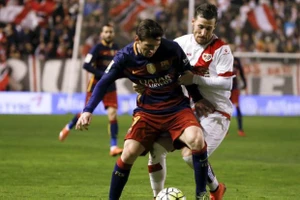 Messi lập hat trick, Barcelona phá kỷ lục