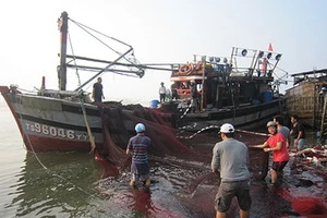 Nổ tàu cá, 8 người bị thương