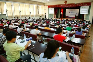 Hơn 500 thí sinh bước vào vòng hai cuộc thi English Champion