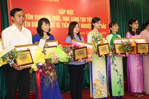 Bình Phước: Tôn vinh 54 trí thức, thạc sĩ, tiến sĩ xuất sắc