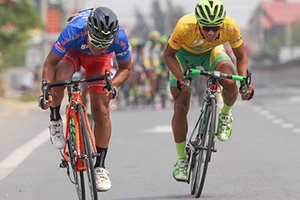 Chặng 6 Đồng Hới - TP Huế: Lê Văn Duẩn đe dọa lấy áo xanh