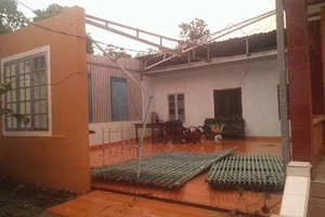 Lốc xoáy kinh hoàng làm 320 nhà dân tốc mái