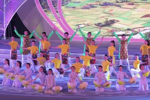 Bế mạc Festival Huế 2016 đậm chất... cố đô