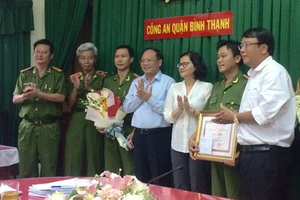 Lãnh đạo TP.HCM khen thưởng nóng Công an quận Bình Thạnh 