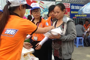 Chăm thí sinh hết lòng 