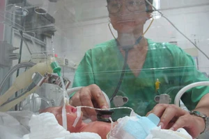 Mổ lấy thai nhi của bệnh nhân ung thư đã di căn