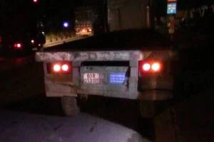 Xe máy tông đuôi container, 1 người tử vong tại chỗ