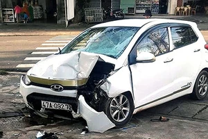 Ô tô tông liên hoàn, 7 người đi cấp cứu