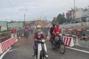 TP.HCM: Thông xe qua cầu tạm Tân Kỳ-Tân Quý