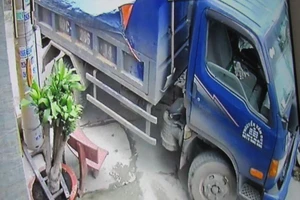 Xe ben cày hư đường, sụp cống… 