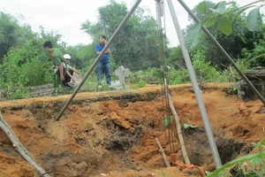 Di dời mộ cổ, nam thanh niên bị đá đè tử vong