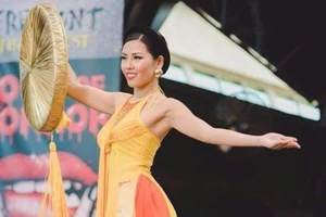 Nguyễn Thị Loan vào tốp 3 Trang phục Dân tộc đẹp nhất