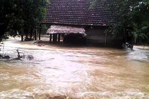 Quảng Bình nước lũ dâng cao, nhiều nhà dân bị ngập