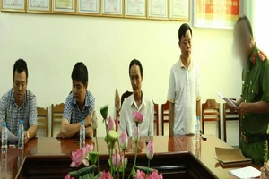 Thanh tra giao thông nhận tiền bảo kê: Bắt thêm 4 người