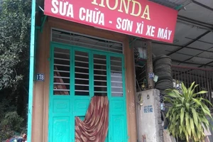 ‘Ngáo đá’ nhốt vợ con trong nhà cố thủ