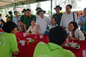 Chủ tịch UBND TP.HCM động viên học viên vui đón tết