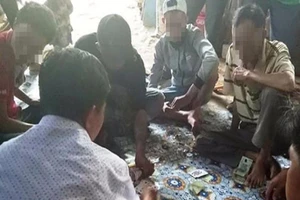 Phạt tiền 7 người đánh bạc phát trực tiếp lên Facebook